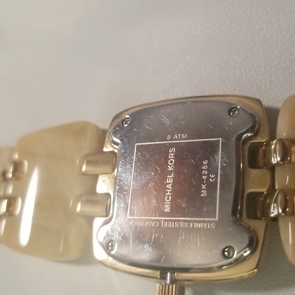 Women's Michael Kors Watch; Goldtone and Tan Faux Horn Link Bracelet Band; 8"L - Picture 9 of 10